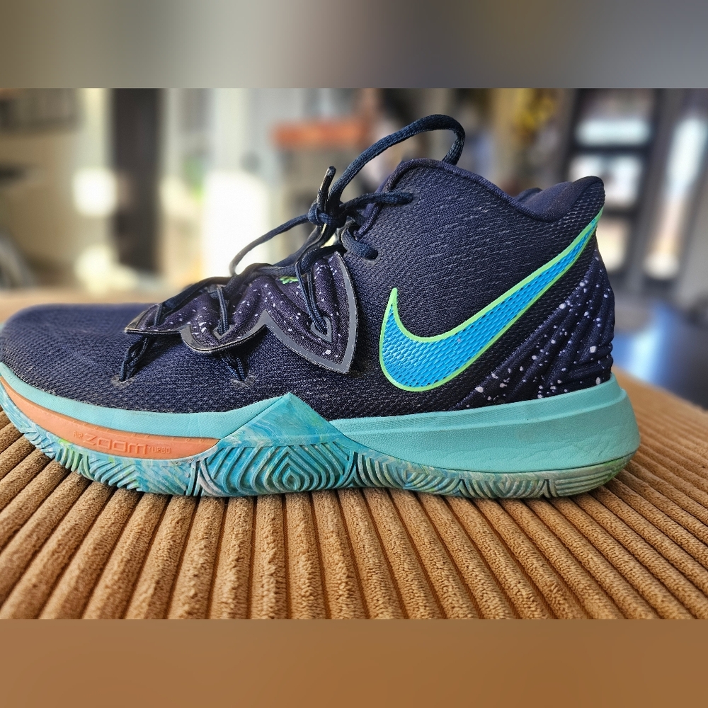 Nike Kyrie 5 UFO Basketball shoes
